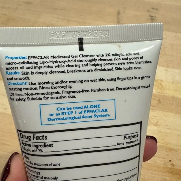 La Roche-Posay Effaclar Medicated Gel Cleanser - White - Picture 4 of 8